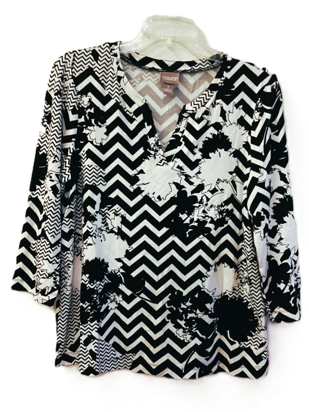 Woman's Chicos Size 8/10 Black & White Geometric Print Top. 3/4 Sleeves.